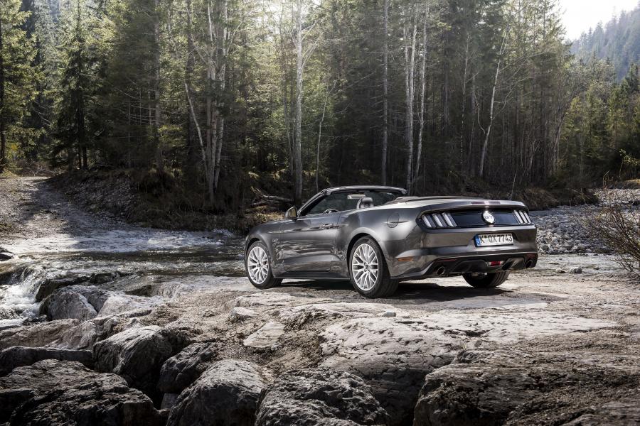  Ford Mustang GT Convertible 2015 года  (EU) (фото 23 из 32)
